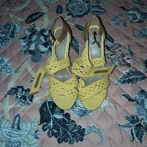 2 pairs of Gianni Bini women's high heels